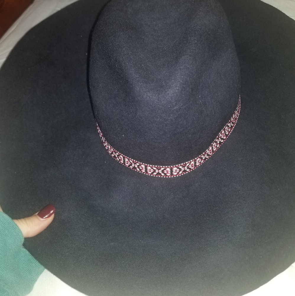 Wool floppy hat with wide brim